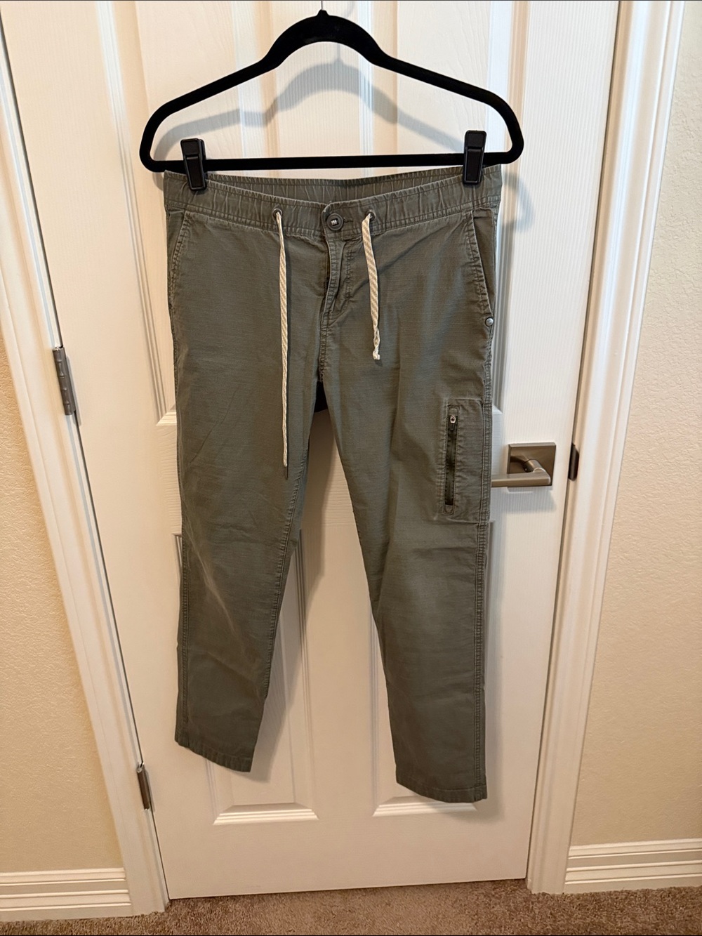 Vuori Olive Green Drawstring Cargo Joggers